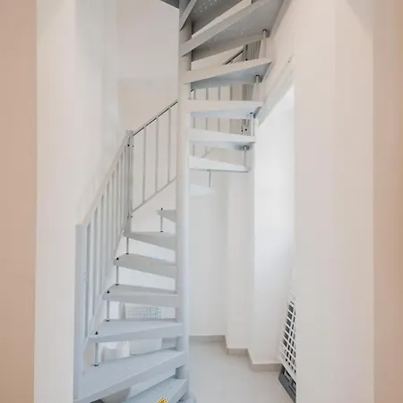 Charming Duplex By Valletta - No Extra Fee 아파트 *