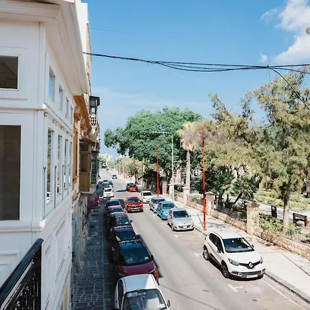 Charming Duplex By Valletta - No Extra Fee