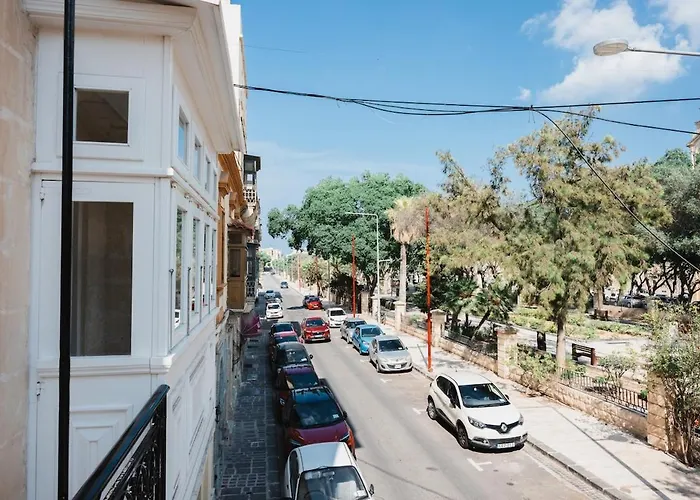 Charming Duplex By Valletta - No Extra Fee